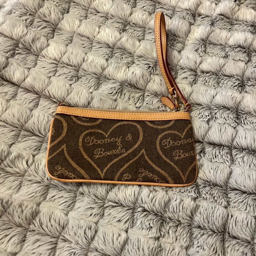 DOONEY & BOURKE, INC. LARGE WRISTLET WITH REMOVABLE STRAP